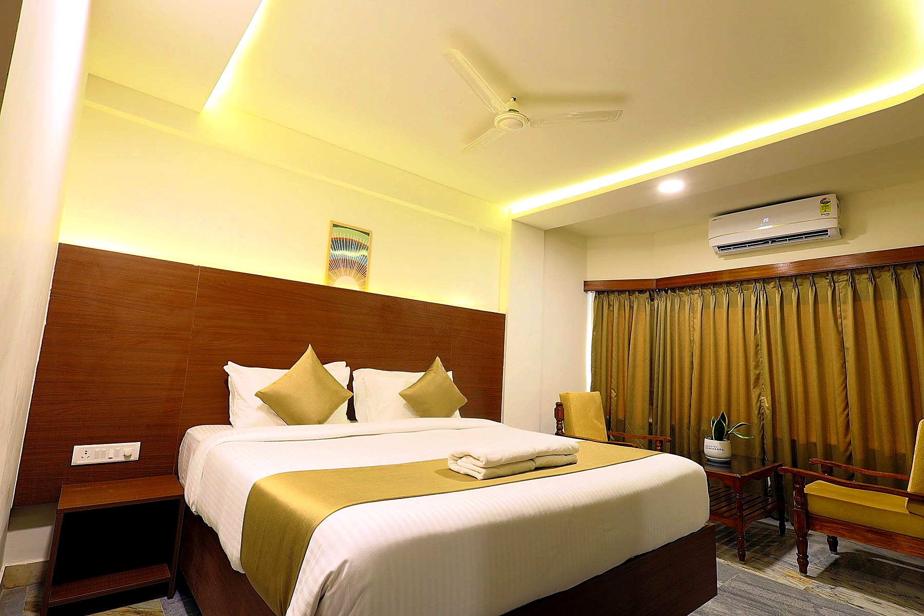 Executive room with mood-lit cove ceiling
