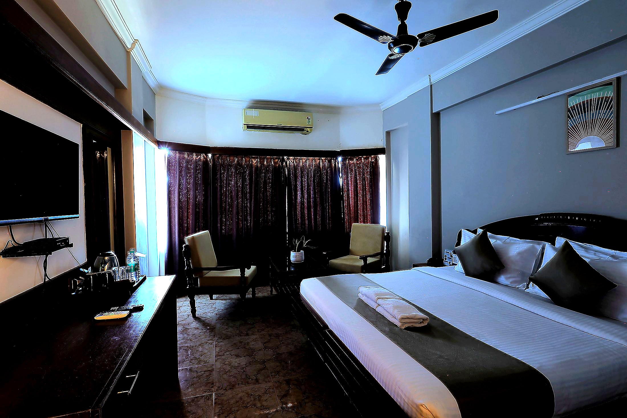 Executive King room — alternate angle