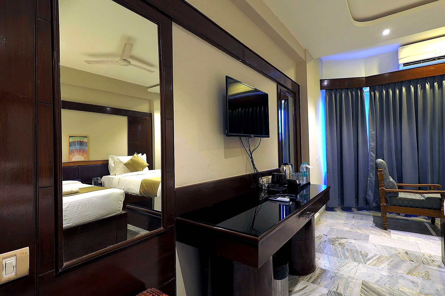 Twin-bed room with TV wall console